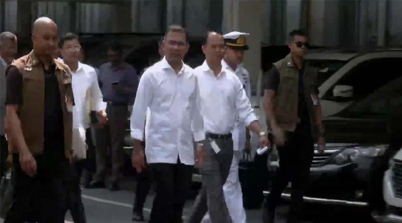 বিভিন্ন মন্ত্রণালয়ে আকস্মিক পরিদর্শন প্রধানমন্ত্রীর