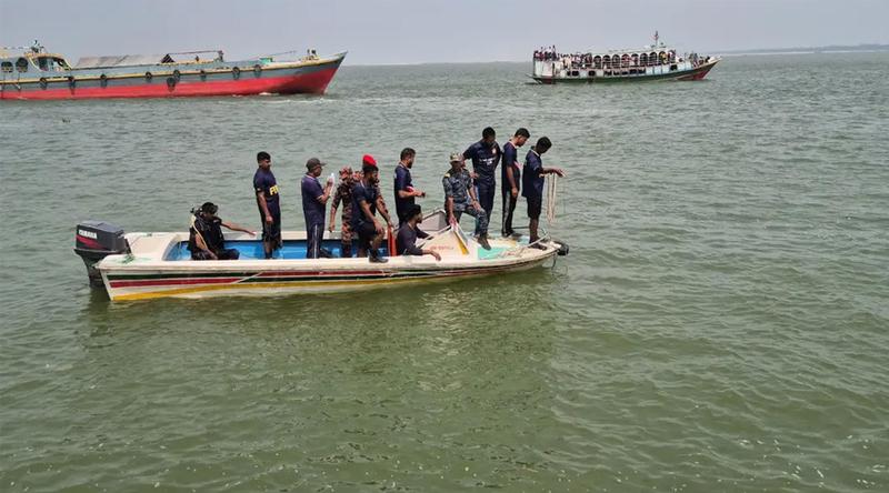 দৌলতদিয়ায় পদ্মা নদীতে আজও চলছে উদ্ধার অভিযান