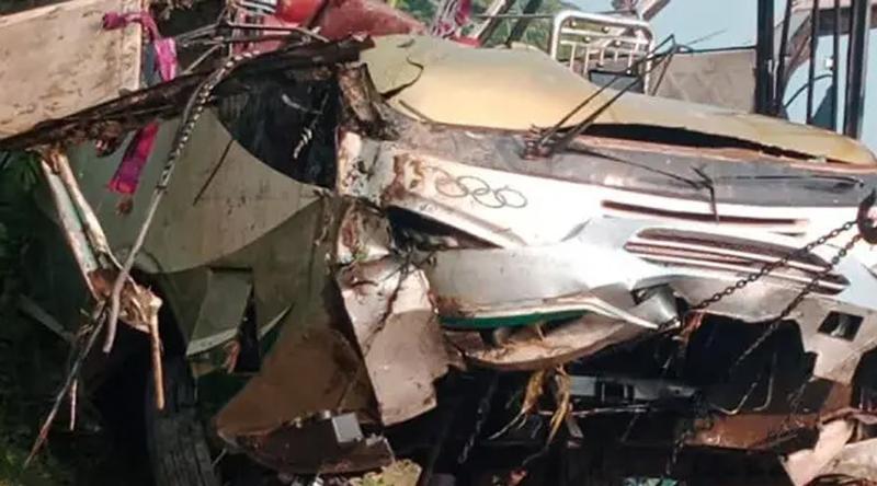 বরিশালে সড়ক দুর্ঘটনায় নিহত ১, আহত ৩