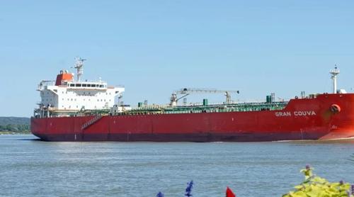 চট্টগ্রাম বন্দরে এসেছে ডিজেল-জেট ফুয়েল, পথে ৩ এলএনজি ট্যাংকার