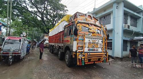 হিলি স্থলবন্দর দিয়ে আমদানি-রপ্তানি শুরু