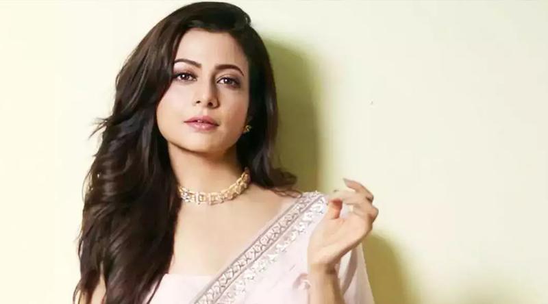 মহিলাদের নিজের যেটা প্রাপ্য, সেটা চাইতেও দ্বিধা দ্বন্দ্ব কাজ করে: কোয়েল মল্লিক