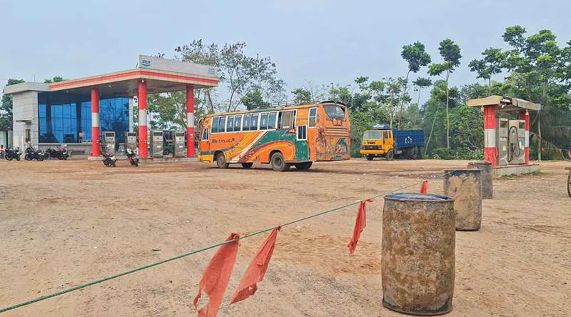 নড়াইলে সব ফিলিং স্টেশন বন্ধ ঘোষণা পেট্রোল পাম্প মালিক সমিতির