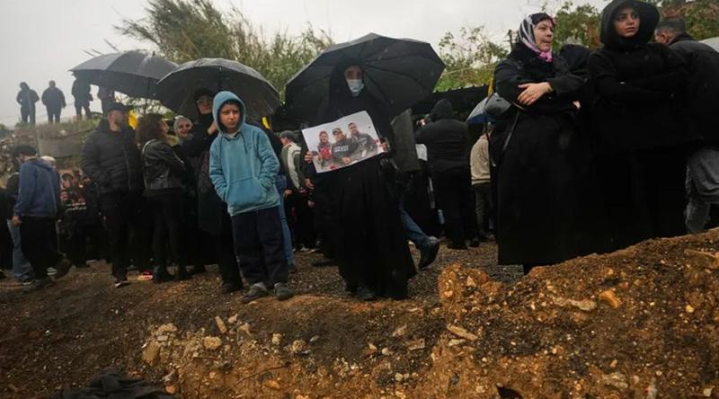 ইসরায়েলি হামলায় নিহত লেবাননের সাংবাদিকদের দাফন সম্পন্ন