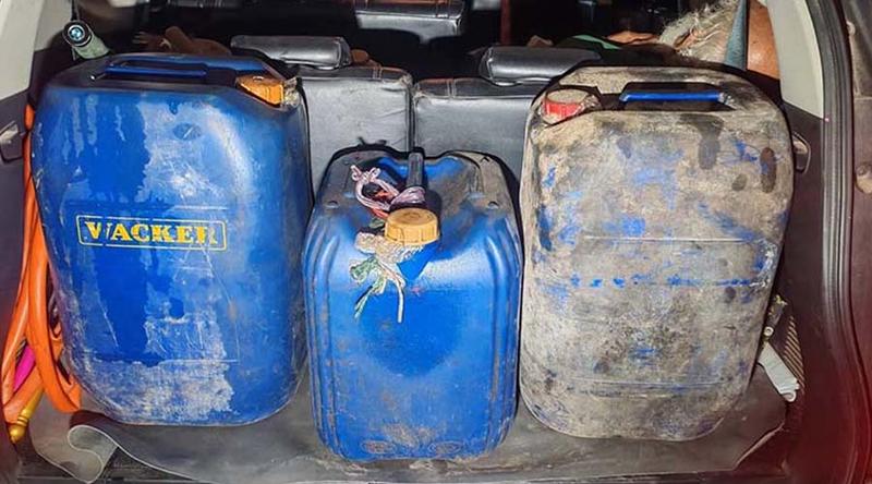 গাইবান্ধায় তেলের অবৈধ মজুত, ভ্রাম্যমাণ আদালতের অভিযানে জরিমানা