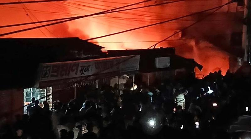 সুনামগঞ্জে আগুনে পুড়লো অন্তত ৮ দোকান