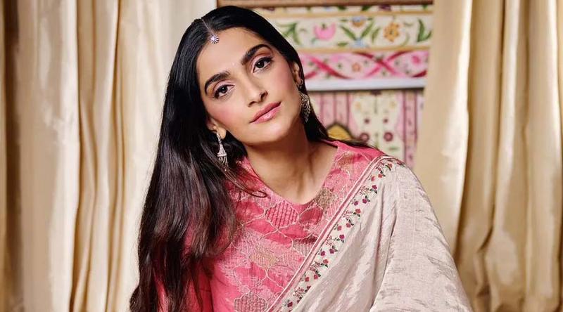 পরিবারে এল নতুন অতিথি, দ্বিতীয় সন্তানের মা হলেন সোনম কাপুর