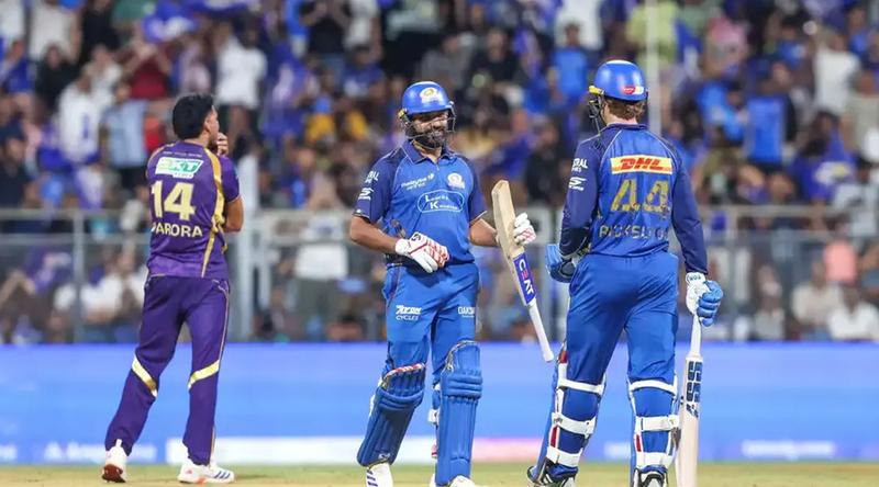 ১৩ বছরের অভিশাপ কাটিয়ে প্রথম ম্যাচে মুম্বাইয়ের দাপুটে জয়, কোহলির রেকর্ড ভাঙলেন রোহিত