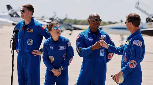 ৫ দশকের বেশি সময় পর মানুষকে ফের চাঁদে পাঠাচ্ছে নাসা!