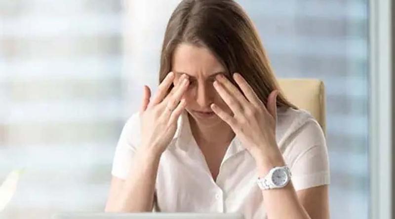 চোখের ক্লান্তি কাটানোর টিপস