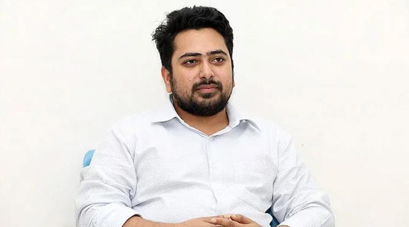 ওমরাহ করতে সৌদি আরবে পৌঁছেছেন নাহিদ ইসলাম