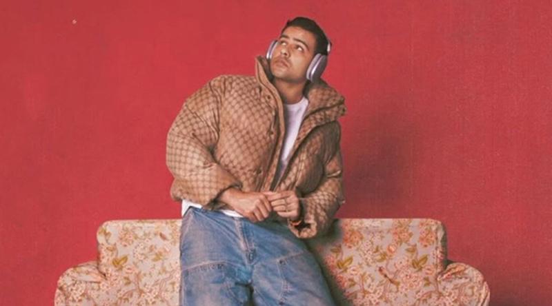 মেজাজ হারিয়ে দর্শকের গায়ে থুতু মারলেন গায়ক অর্পিত বালা