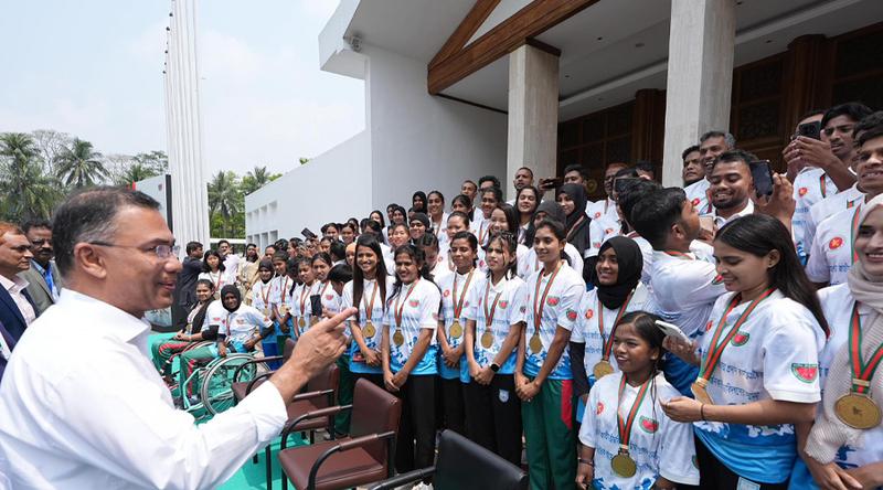 কোনো রাজনৈতিক দলের সদস্য হবেন না, খেলোয়াড়দের প্রতি আহ্বান প্রধানমন্ত্রীর