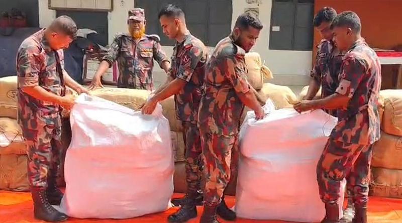 কসবা সীমান্তে সাড়ে ৩ কোটি টাকার ভারতীয় পণ্য জব্দ