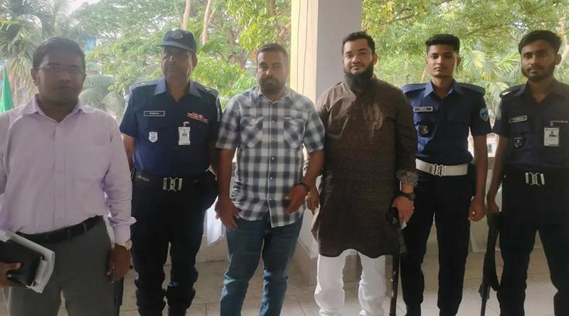 জ্বালানি তেল মজুত করায় ২ জনের এক বছর করে কারাদণ্ড