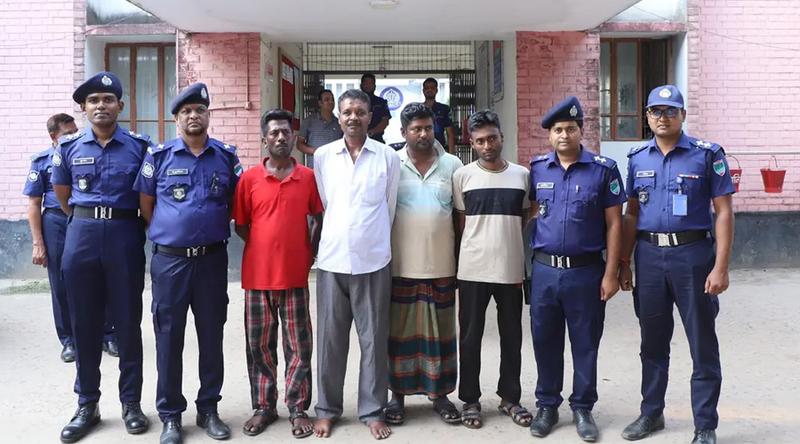 চুয়াডাঙ্গায় ১০ হাজার লিটার ডিজেল-পেট্রোল মজুত করায় আটক ৪