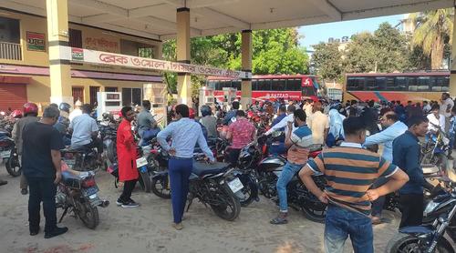 গাইবান্ধার ২২ পাম্পে ট্যাগ অফিসার, তেল মিলবে সকাল ৯টা থেকে বিকেল ৫টা পর্যন্ত