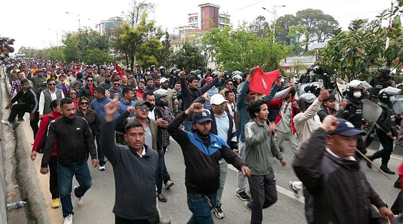 নেপালে সাবেক প্রধানমন্ত্রী কেপি শর্মার মুক্তির দাবিতে বিক্ষোভ
