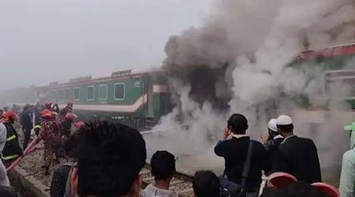 সিলেটগামী ট্রেনে আগুন