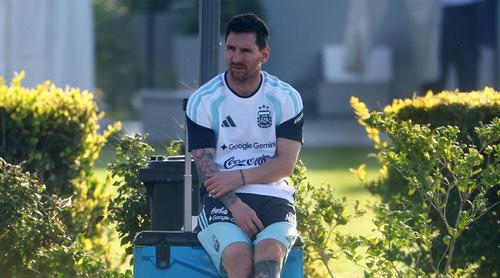 শুরুর একাদশে খেলতে পারেন মেসি, ইঙ্গিত কোচের