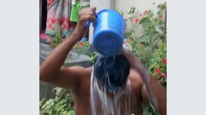 বিবাহ বিচ্ছেদের পর দুধ দিয়ে গোসল