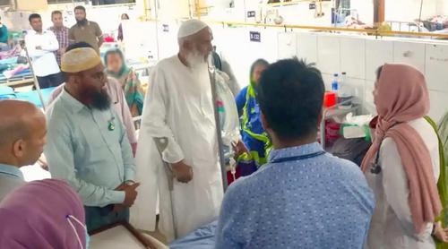 অসুস্থ হজযাত্রীর খোঁজ নিতে হাসপাতালে ধর্মমন্ত্রী