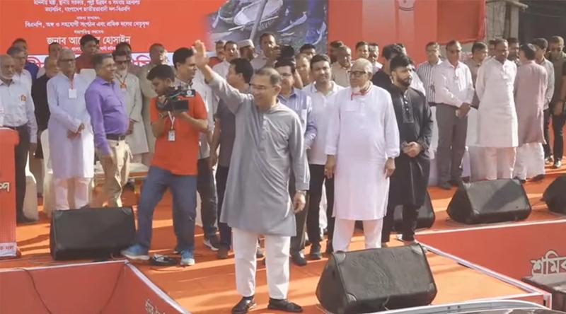 নয়াপল্টনে শ্রমিক সমাবেশে যোগ দিয়েছেন প্রধানমন্ত্রী