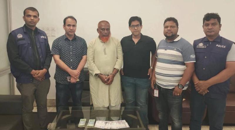 হজ ক্যাম্পে চুরির ঘটনায় গ্রেপ্তার দুই, ১৭ হাজার সৌদি রিয়াল উদ্ধার