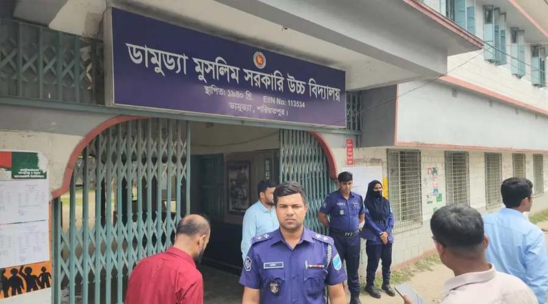 শরীয়তপুরে পুরোনো সিলেবাসে এসএসসি পরীক্ষা, দায়িত্ব হারালেন দুই কর্মকর্তা