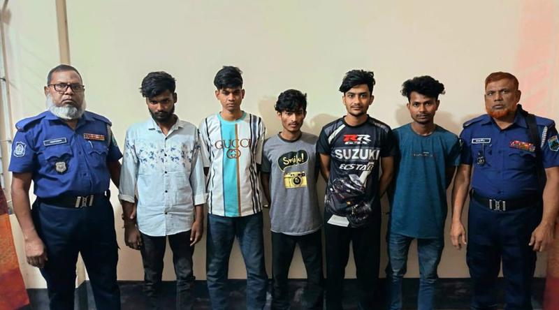 প্রবাসীদের টার্গেট করে প্রতারণা, চক্রের ৫ সদস্য গ্রেপ্তার
