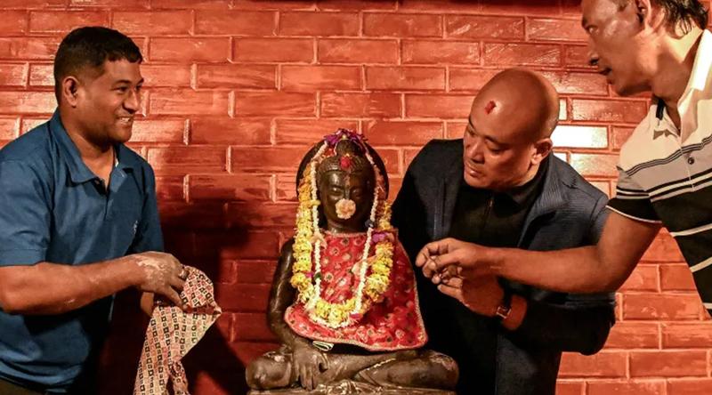 ৪ দশক পর নেপালের চুরি হওয়া শতবর্ষী বুদ্ধমূর্তি ফেরত দিল যুক্তরাষ্ট্র