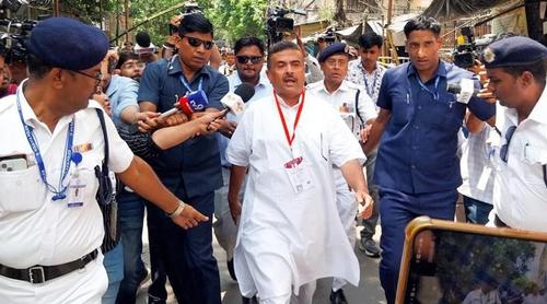২০৪ আসনে এগিয়ে থেকে নিরঙ্কুশ জয়ের পথে বিজেপি