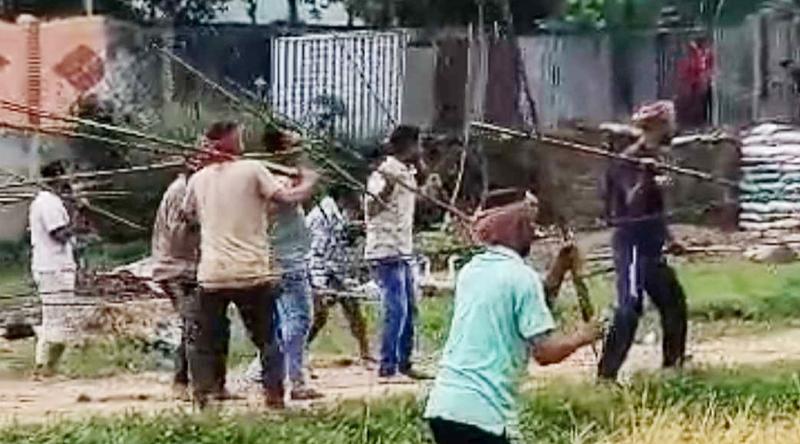 কিশোরগঞ্জে আম পাড়া নিয়ে দুই গ্রামবাসীর সংঘর্ষ, আহত ৩০