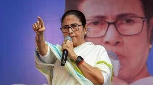 পরাজয়ের পরও পদত্যাগ করেননি-কেন প্রথা ভাঙলেন মমতা?