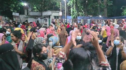 ছাত্ররাজনীতি বন্ধের দাবিতে উত্তাল তিতুমীর কলেজ