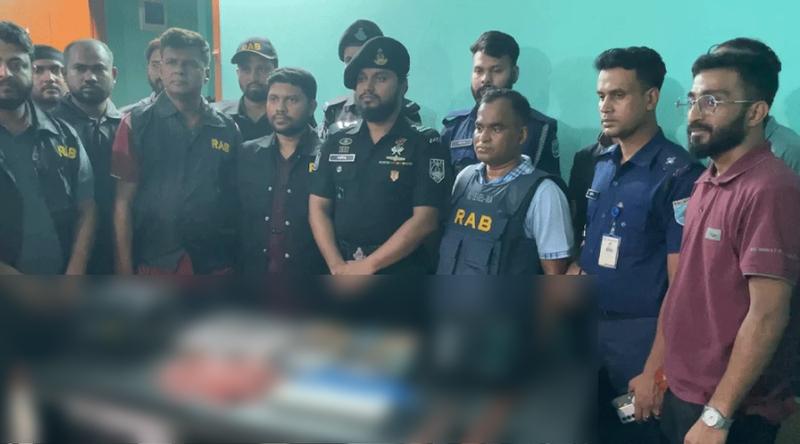 নারায়ণগঞ্জে মাদক ও দেশীয় অস্ত্রসহ আটক ১০