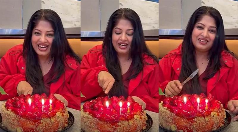 কেক কেটে ওমর সানীকে ‘বটগাছ’ আখ্যা দিলেন মৌসুমী