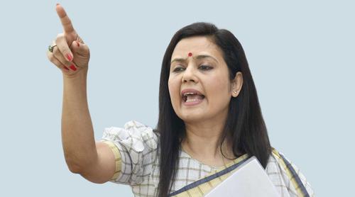 বিমানে ‘তৃণমূল চোর’ স্লোগান দেওয়ায় মহুয়া মৈত্রের হয়রানির অভিযোগ