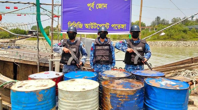 চট্টগ্রামের পতেঙ্গা থেকে আড়াই লাখ টাকার ভোজ্যতেল জব্দ