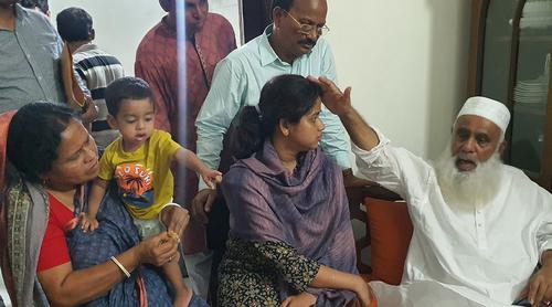 নিহত কাস্টমস কর্মকর্তার পরিবারের পাশে এমপি মনিরুল হক চৌধুরী