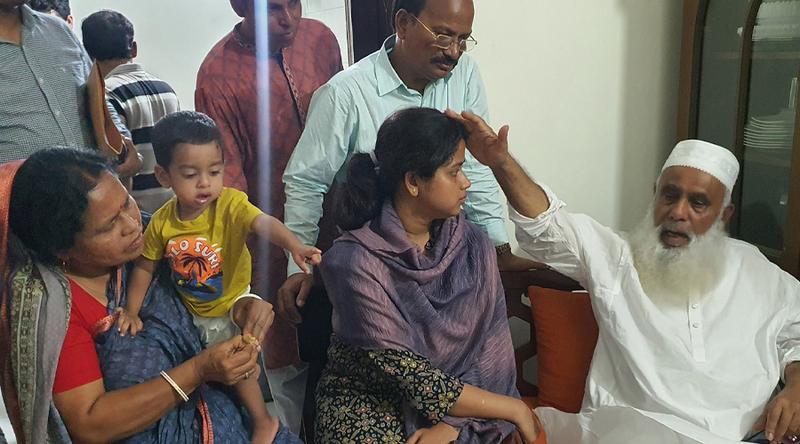 নিহত কাস্টমস কর্মকর্তার পরিবারের পাশে এমপি মনিরুল হক চৌধুরী