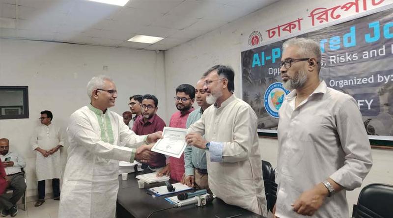 গুজব মোকাবিলায় সাংবাদিকদের এআই দক্ষতা জরুরি: মিল্টন