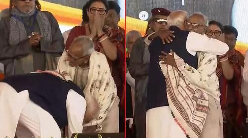 ৯৭ বছর বয়সী নেতার পা ছুঁয়ে প্রণাম করলেন নরেন্দ্র মোদি