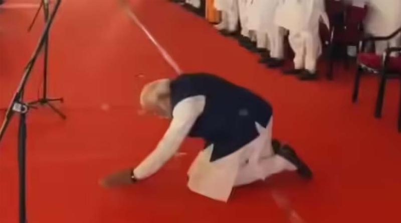 ‌‘বাংলার জনগণকে প্রণাম’- শুভেন্দুর মঞ্চে মাথা নত করলেন মোদি