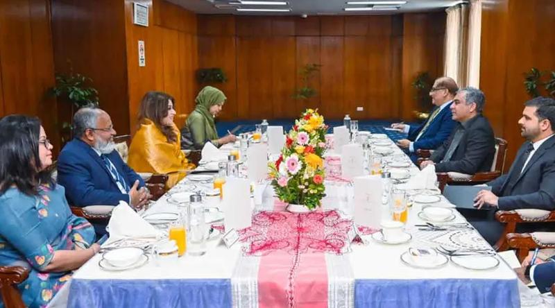 সম্পর্ক আরও শক্তিশালী করার বিষয়ে আগ্রহ প্রকাশ করল বাংলাদেশ-পা‌কিস্তান