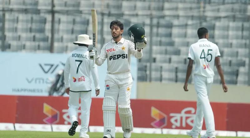 অভিষেকেই সেঞ্চুরি আওয়াইসের