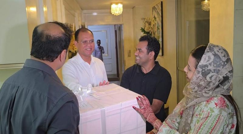 সেই নবদম্পতির জন্য উপহার পাঠালেন প্রধানমন্ত্রী