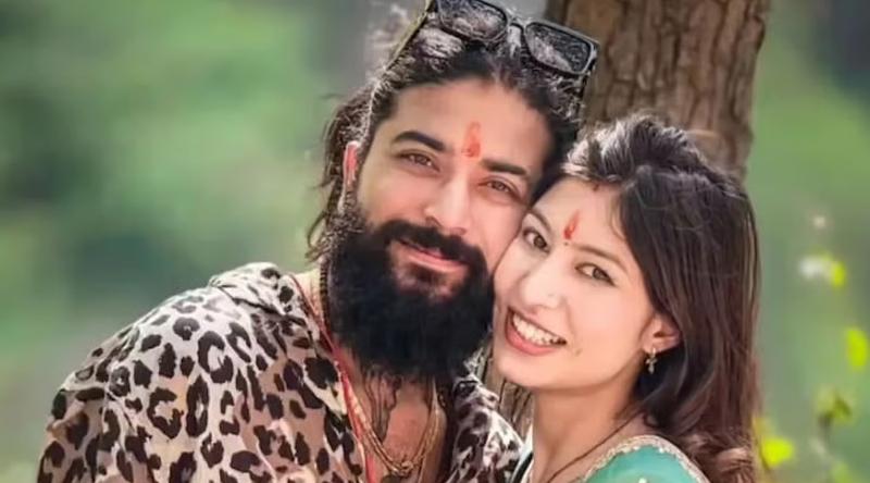 ভুল বোঝাবুঝি মিটিয়ে ফের স্ত্রীর কাছে ফিরলেন অনুরাগ ডোভাল