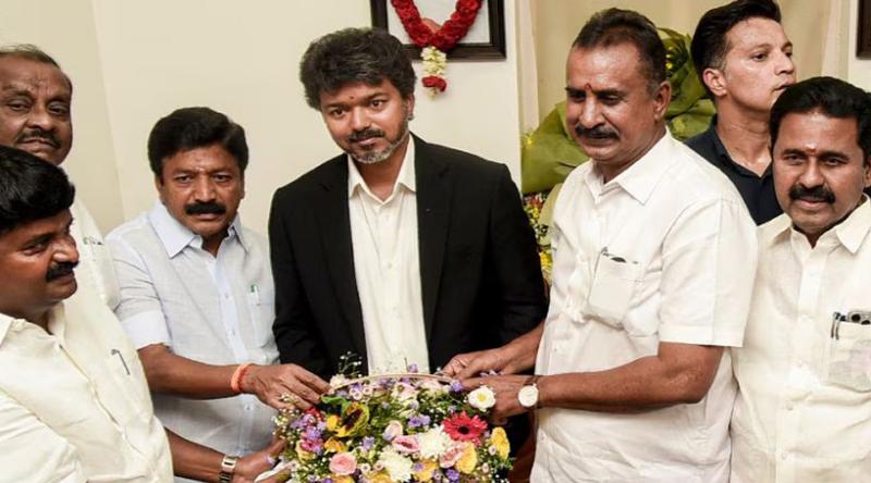 ‘বিজয় ঝড়ে’ তছনছ এআইএডিএমকে, বিদ্রোহে টালমাটাল বিরোধী শিবির