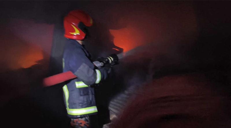 ব্রাহ্মণবাড়িয়ায় মধ্যরাতে ভয়াবহ অগ্নিকাণ্ড